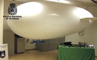 Illustration for article titled Spanish Police Foil Remote-Controlled Zeppelin Jailbreak